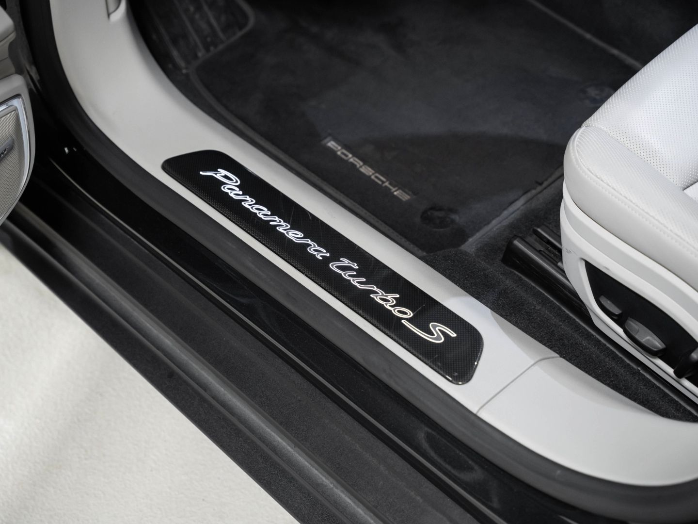 Porsche Panamera Turbo S Sport Chrono InnoDrive AHK BOSE