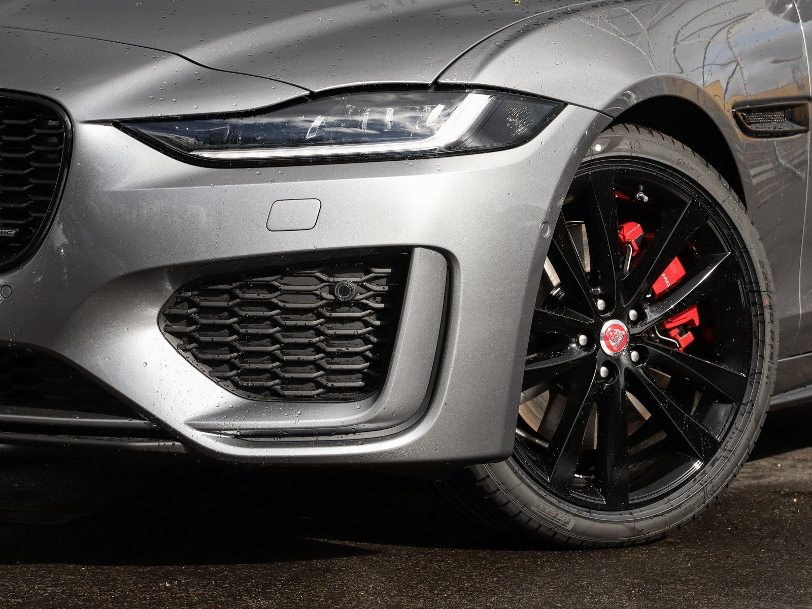 Jaguar XE P250 R-Dynamic Black Winter Paket
