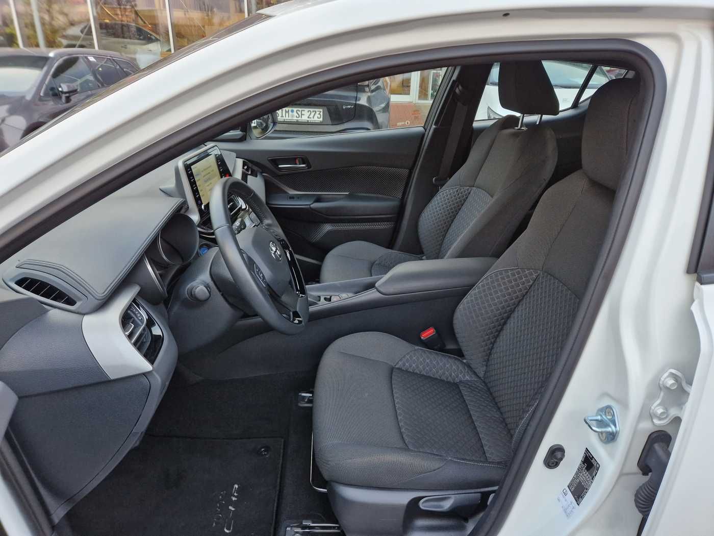 Toyota C-HR Hybrid Flow - Samsaru's Car Outlet