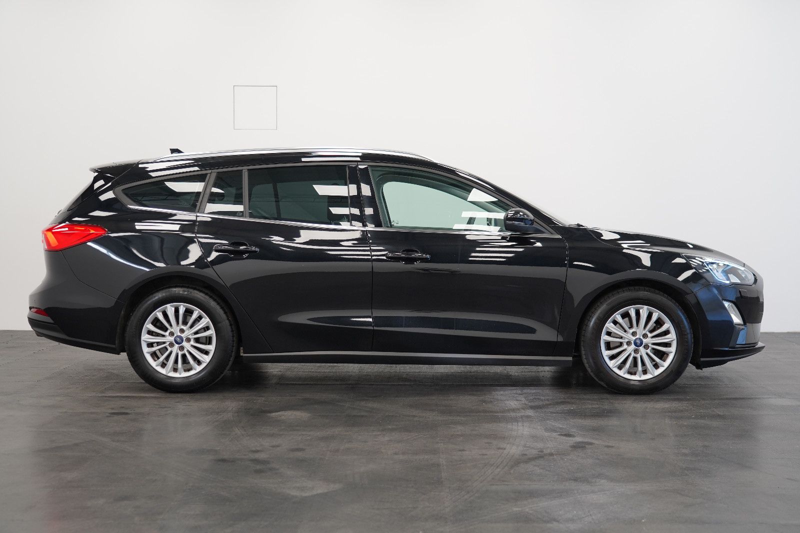 Ford Focus Turnier 1.5 Titanium - Samsaru's Car Outlet
