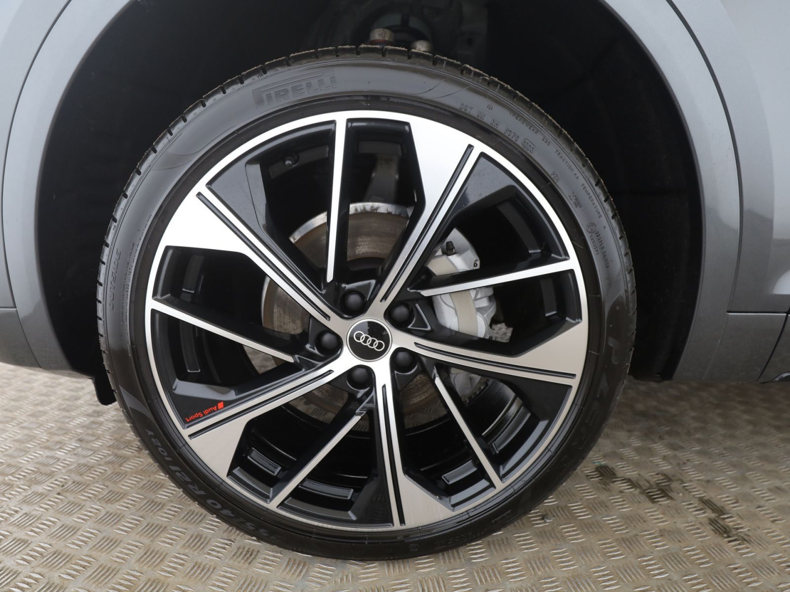 Audi Q5 40 TDI quattro S line Pano+AHK+Matrix+RFK+MMI