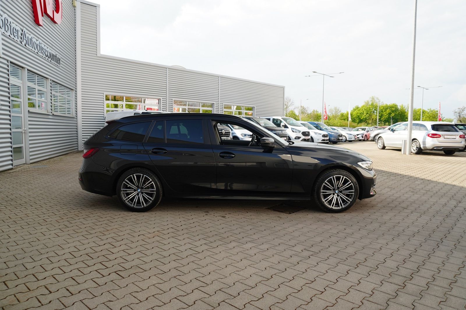 BMW 320d Touring Aut. - Samsaru's Car Outlet