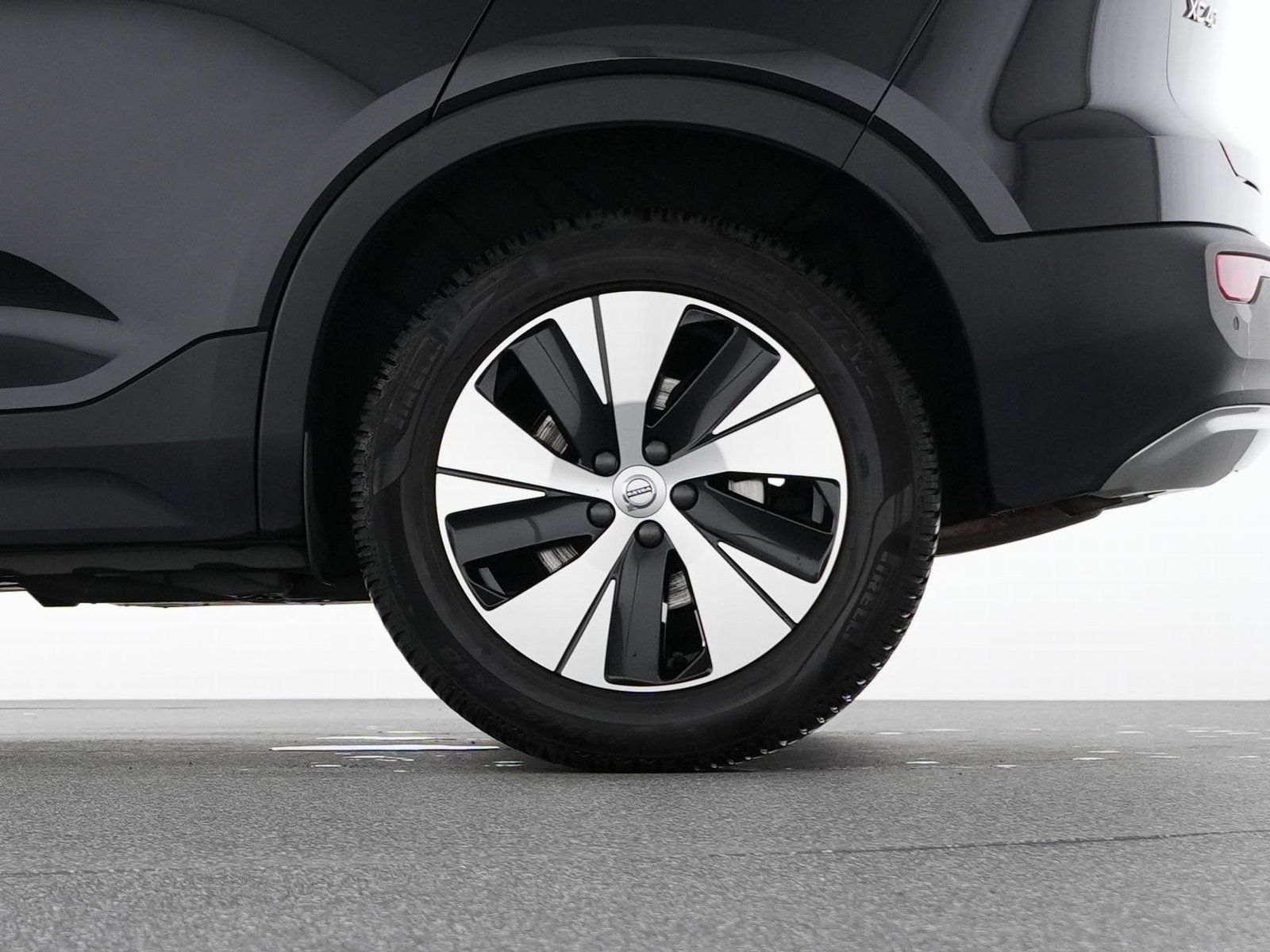 Volvo XC40 B4 Benzin Momentum Pro - Samsaru's Car Outlet