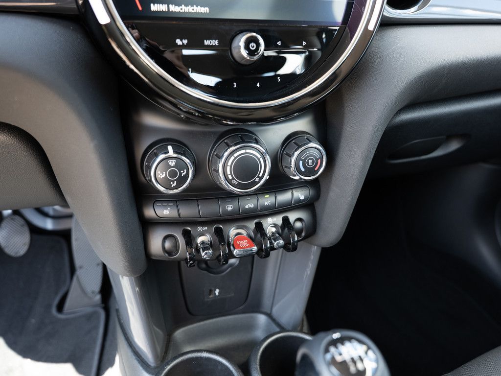 MINI One Essential Trim - Samsaru's Car Outlet