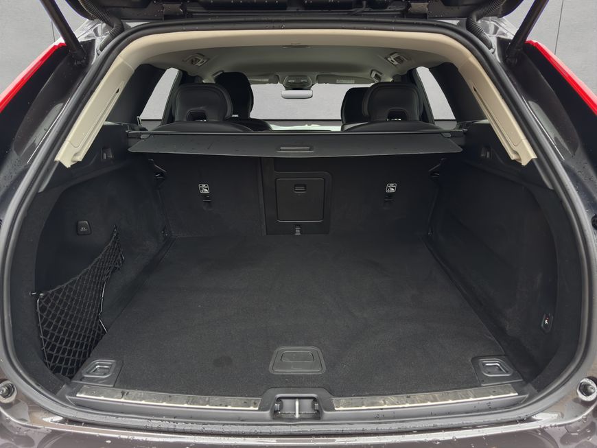Volvo XC60 B4 AWD Plus-Dark Aut Leder Voll-LED Google-