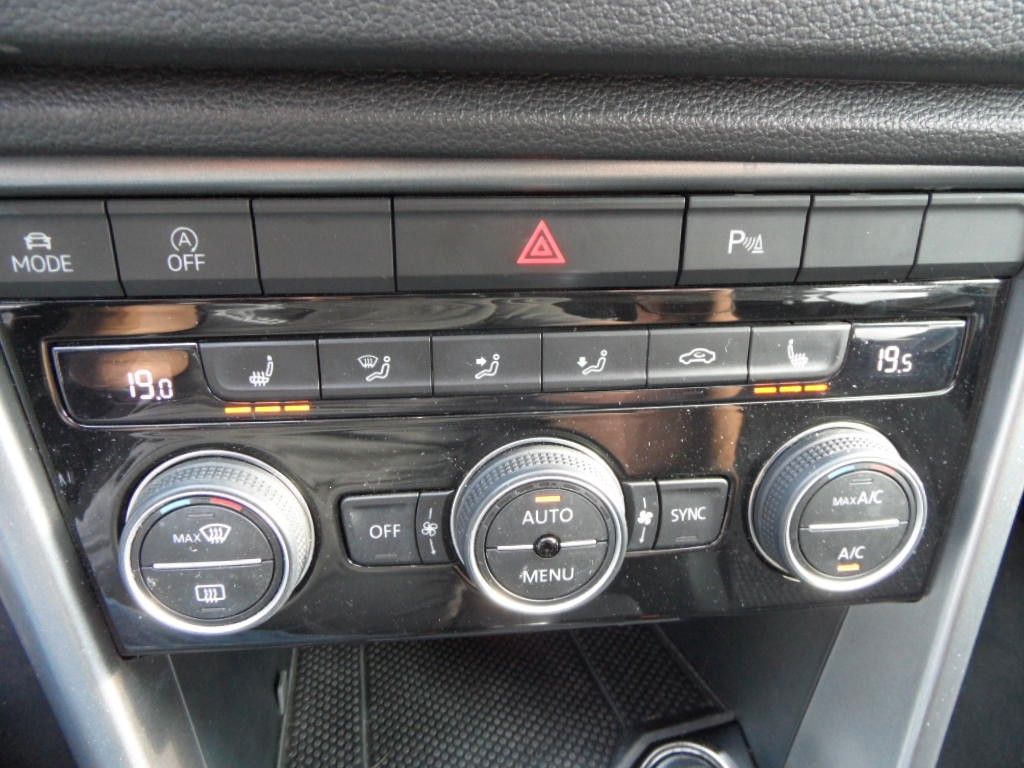 Volkswagen T-Roc 1.0 TSI ACTIVE - Samsaru's Car Outlet