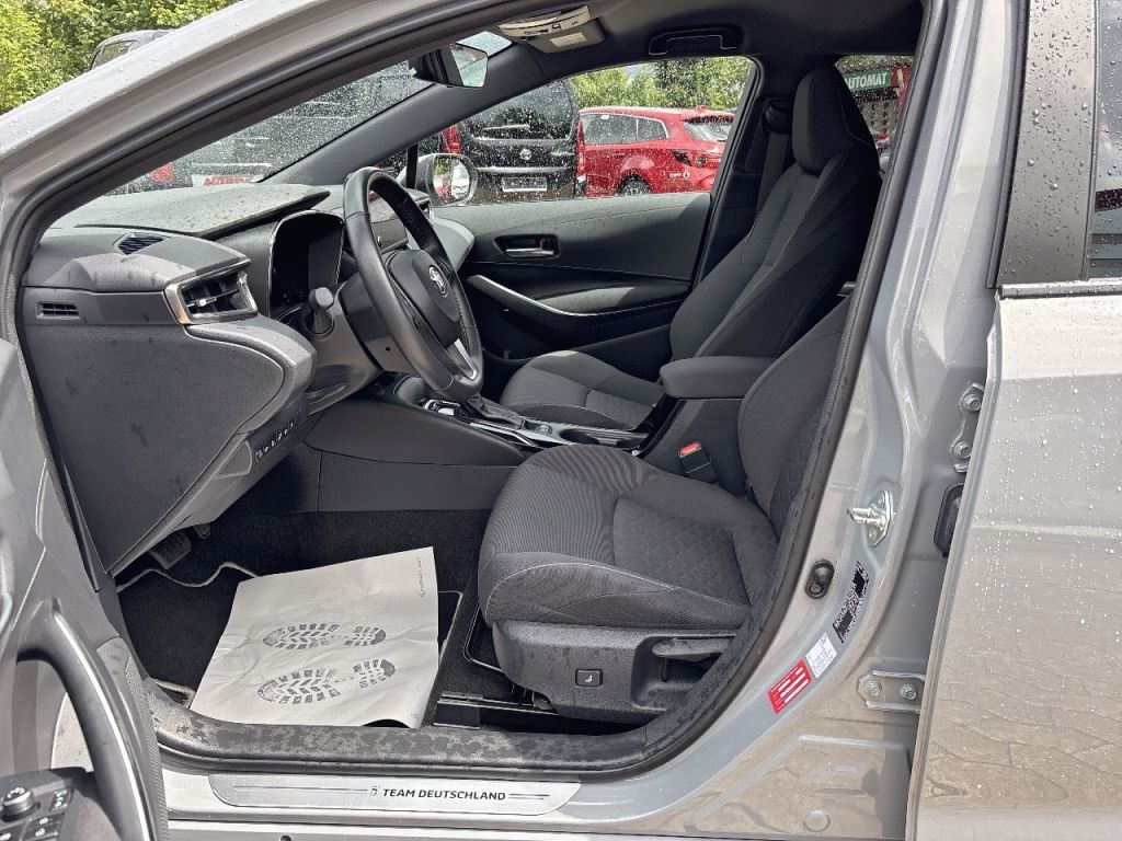 Toyota Corolla 1.8 Hybrid - Samsaru's Car Outlet