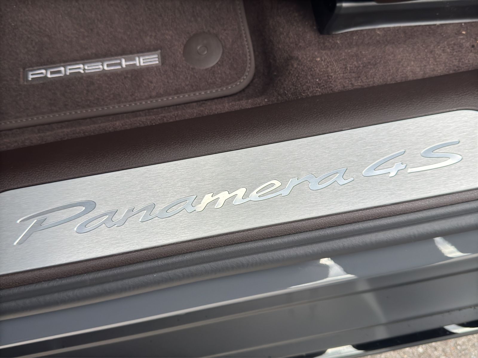 Porsche Panamera 4S E-Hybrid | SportDesign Paket schwarz