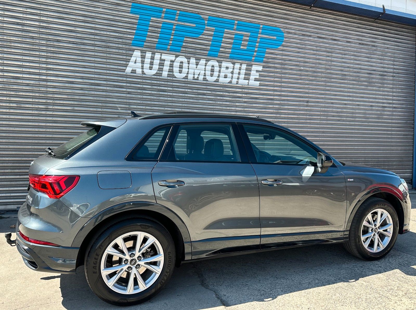 Audi Q3 45 TFSI QUATT S-LINE - Samsaru's Car Outlet