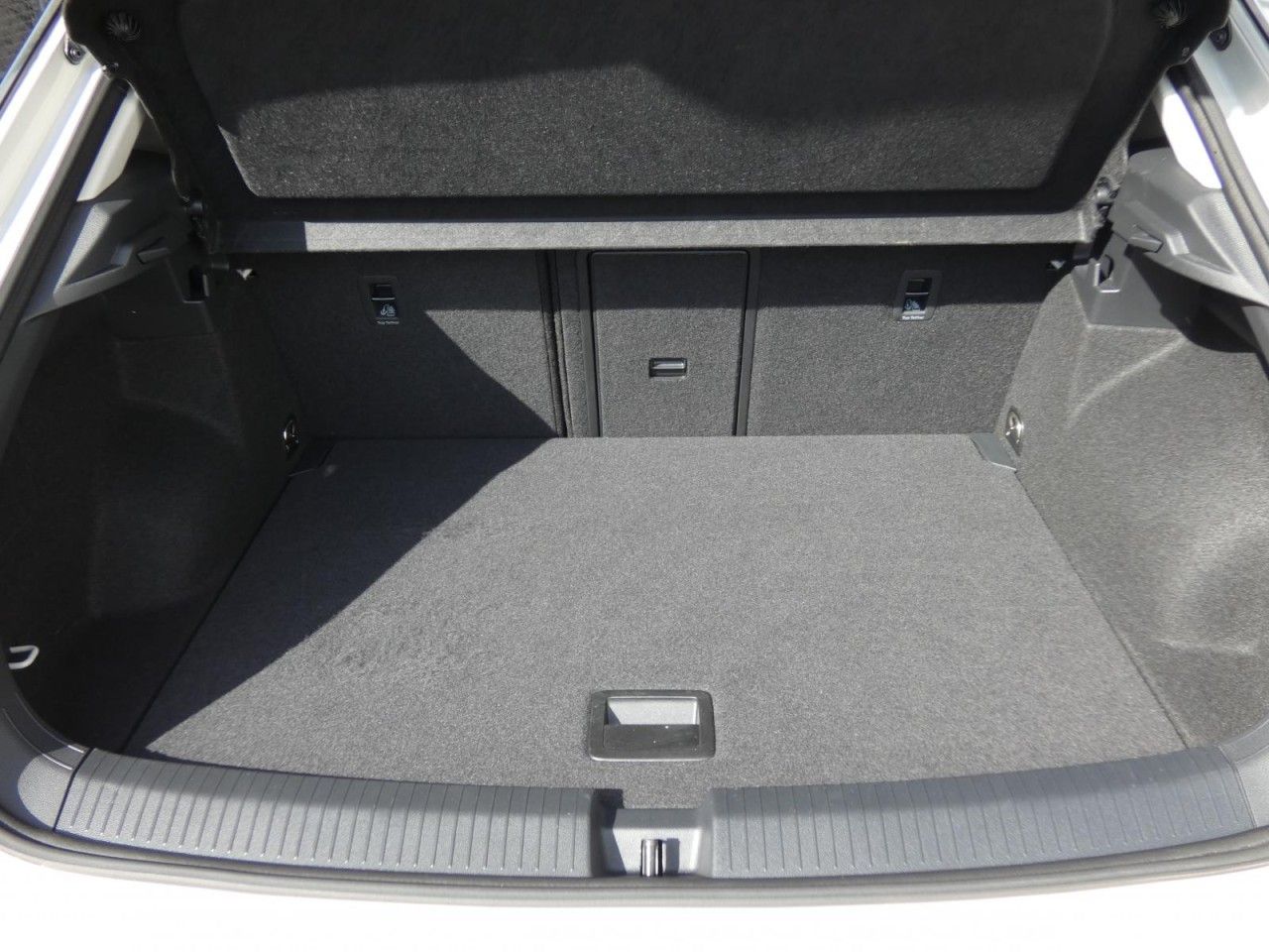 Volkswagen T-Roc 2.0 TDI DSG Move - Samsaru's Car Outlet