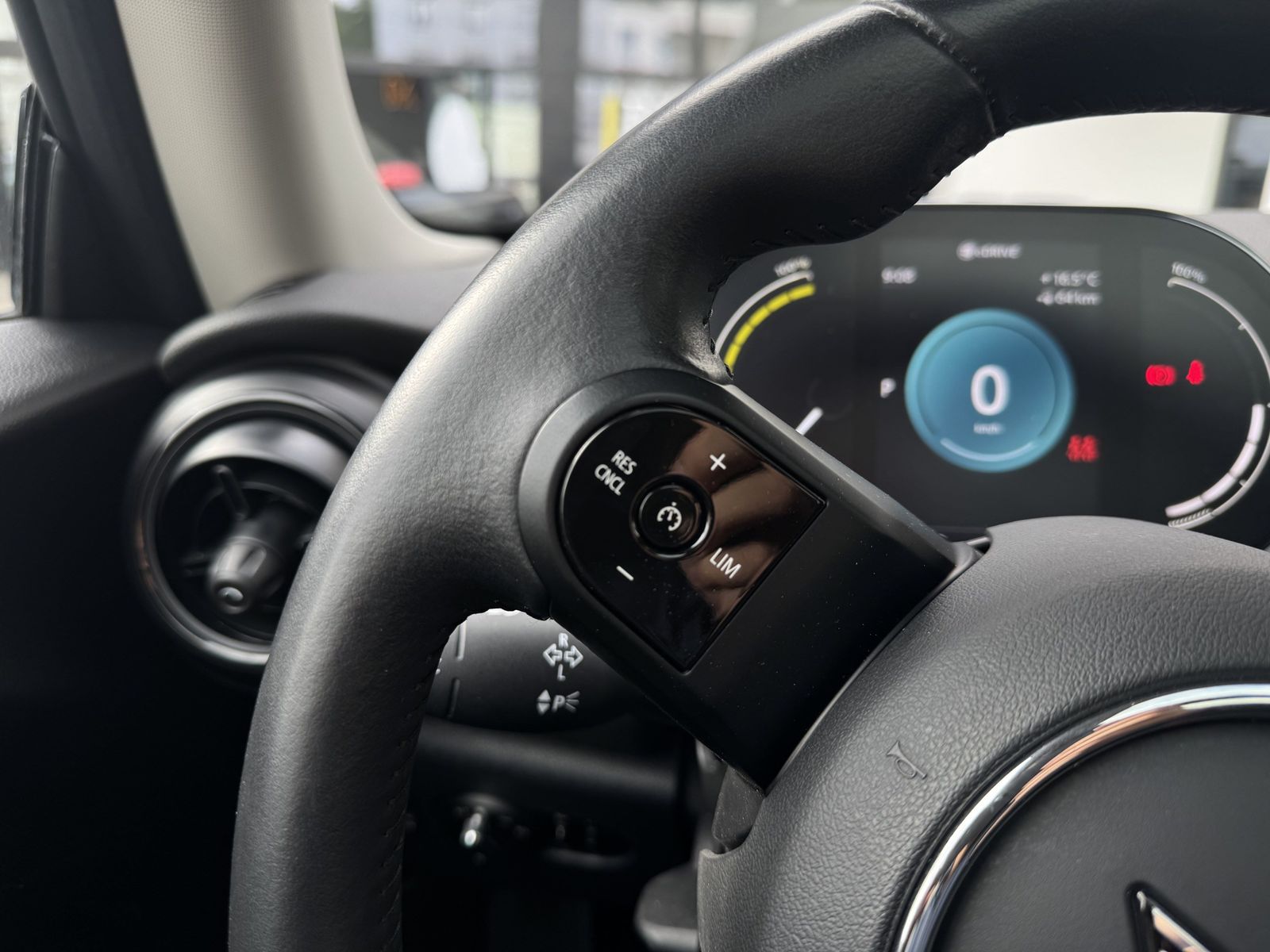 MINI Cooper SE - Samsaru's Car Outlet