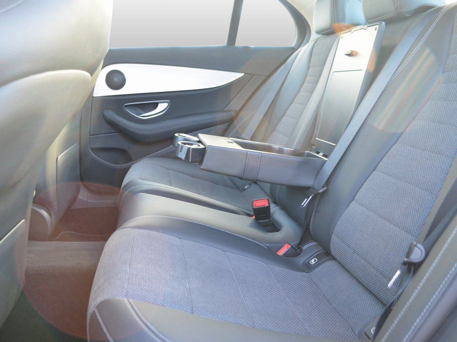 Mercedes-Benz E 300 de Exclusive 4M - Samsaru's Car Outlet