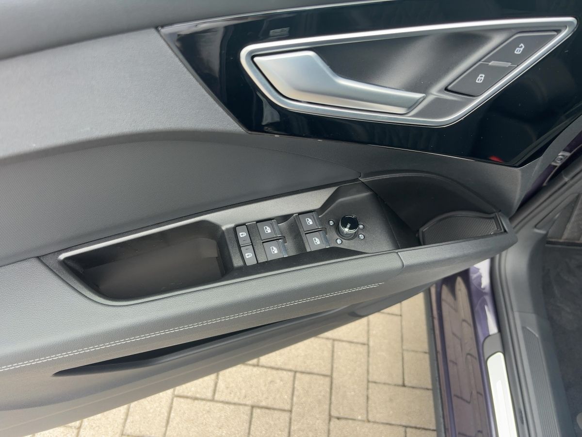 Audi Q4 50 e-tron S line quattro AHK Navi Panorama
