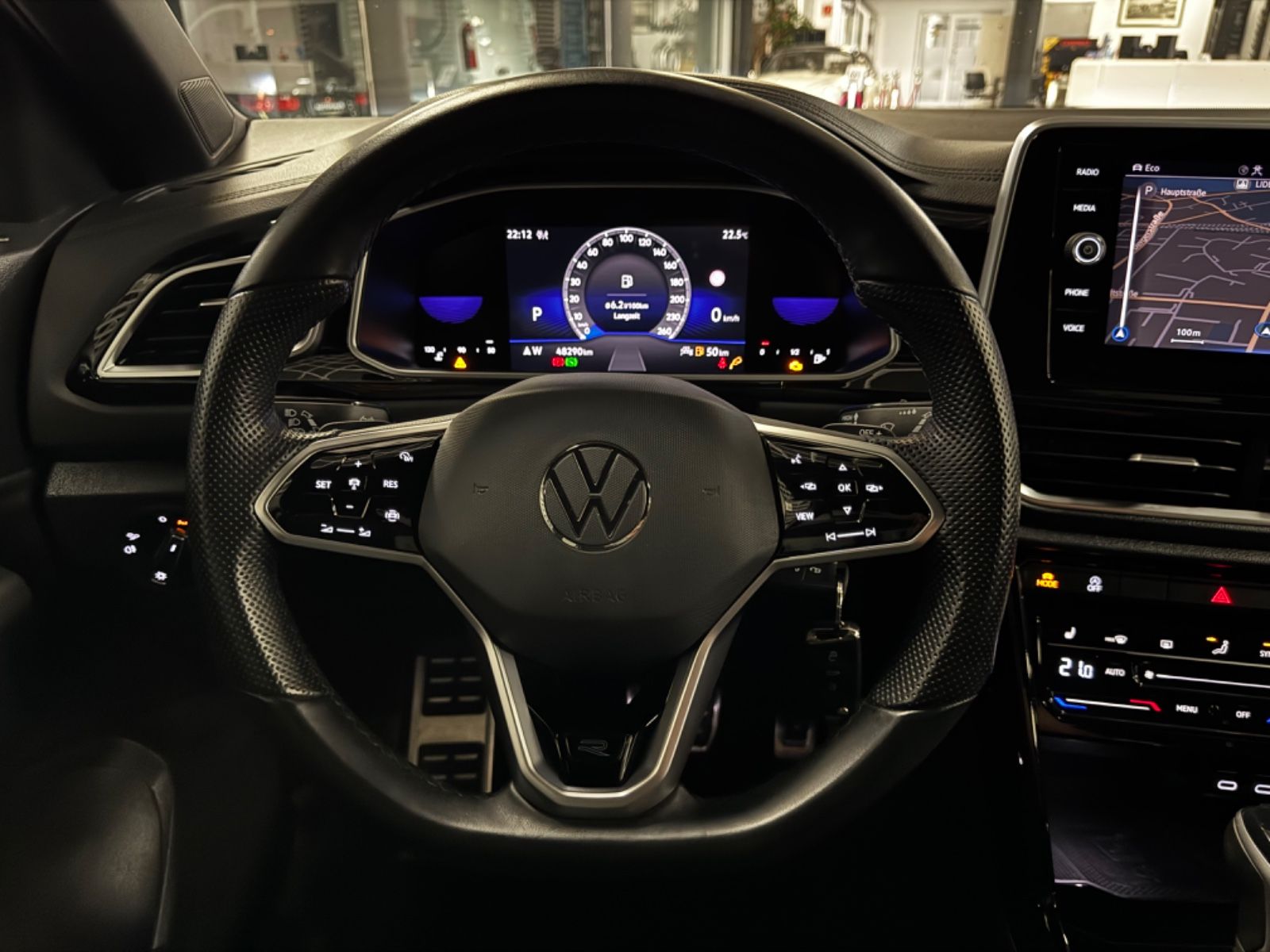 Volkswagen T-ROC 2.0TDI R-Line - Samsaru's Car Outlet
