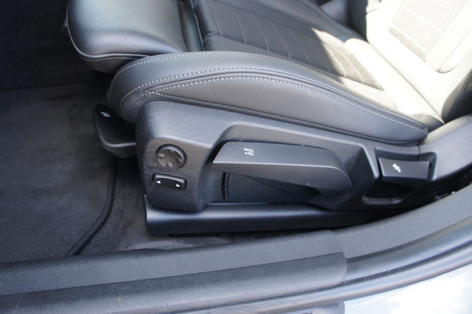 BMW 320d xDrive Advantage - Samsaru's Car Outlet