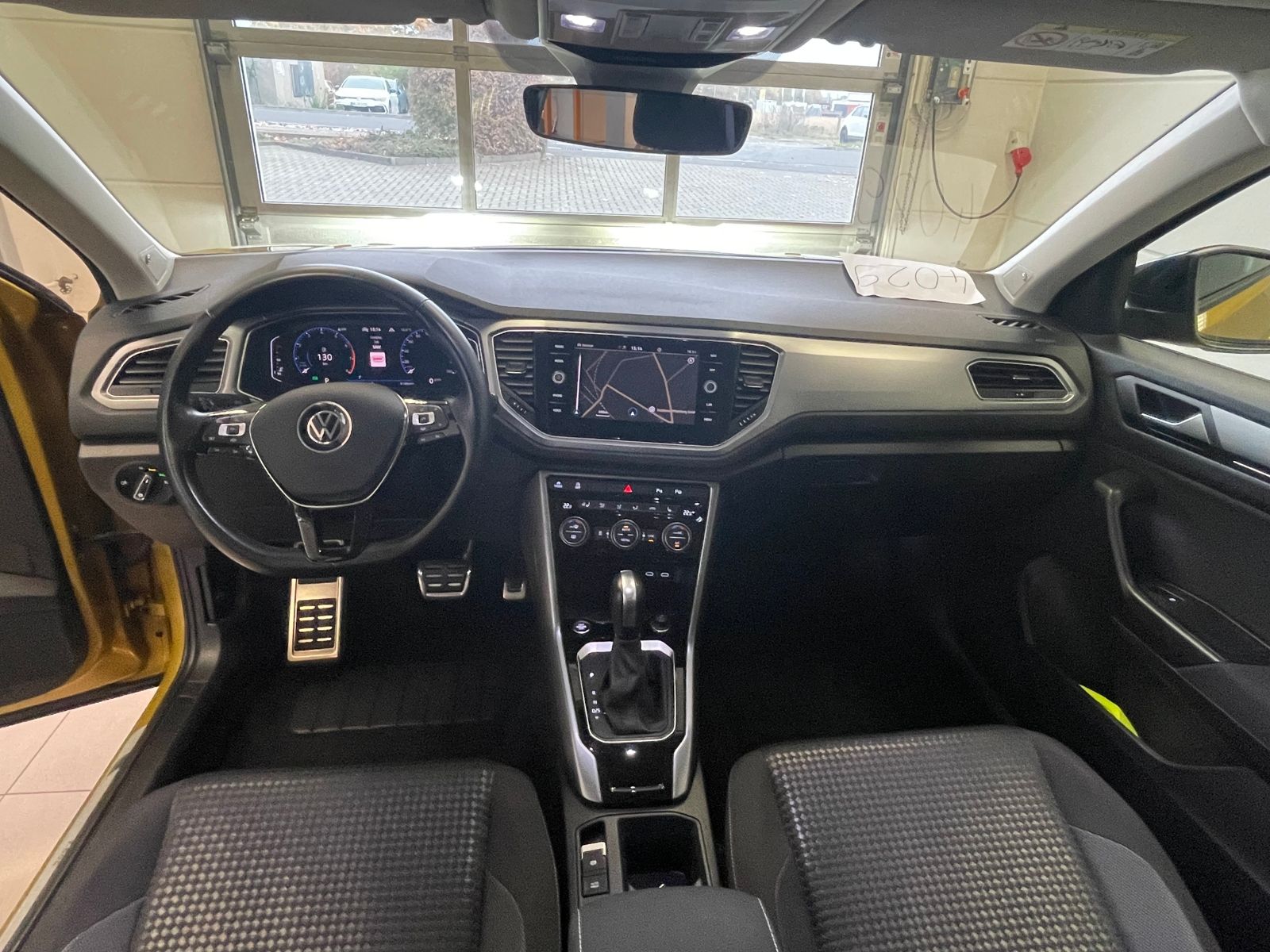 Volkswagen T-Roc 1.5 TSI Active - Samsaru's Car Outlet