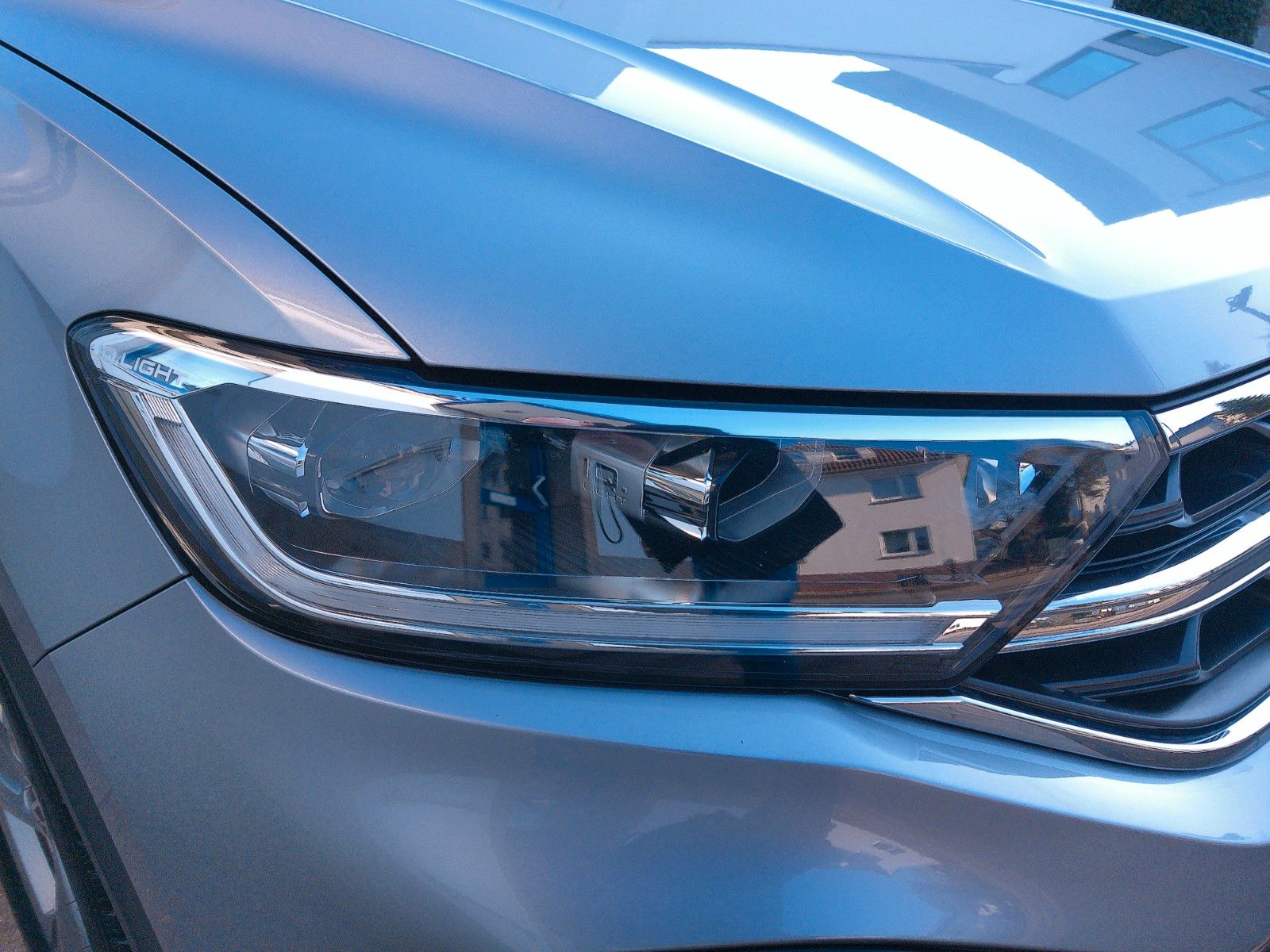 Volkswagen T-Roc 2.0 TDI DSG R-Line - Samsaru's Car Outlet