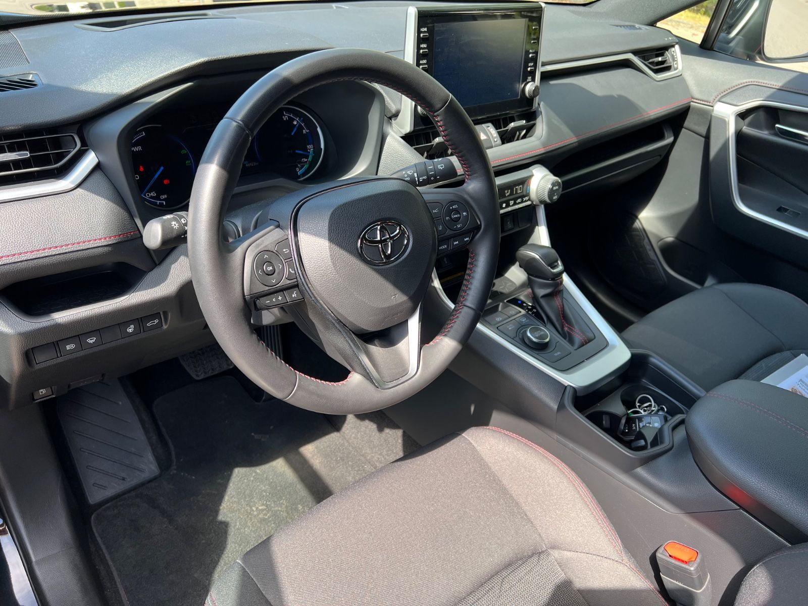 Toyota RAV 4 2.5 Plug-In Hybrid 4x4 - Samsaru's Car Outlet