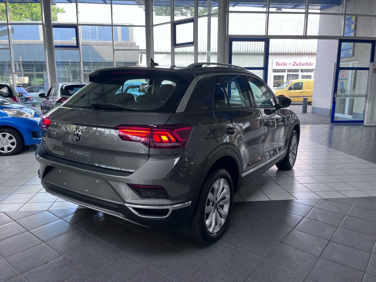 Volkswagen T-Roc Sport - Samsaru's Car Outlet