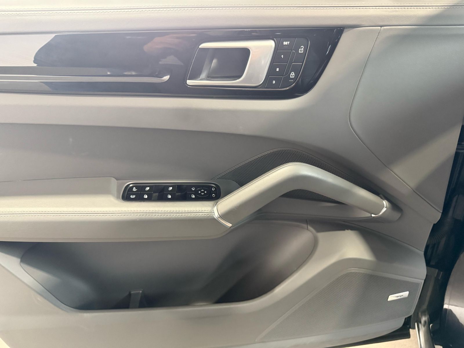 Porsche Cayenne Coupe E-Hybrid AHK+PANO+HUD+BOSE+360KAM