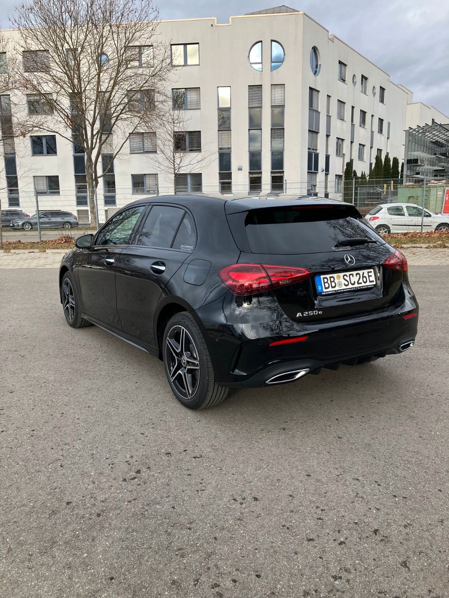 Mercedes-Benz A 250 e AMG LINE - Samsaru's Car Outlet