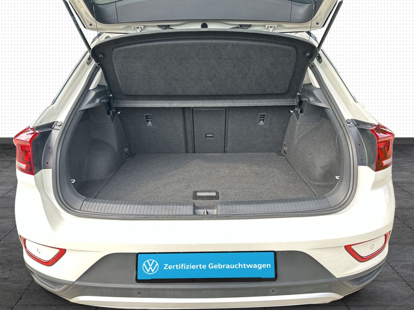 Volkswagen T-Roc Life 2.0 TDI DSG - Samsaru's Car Outlet