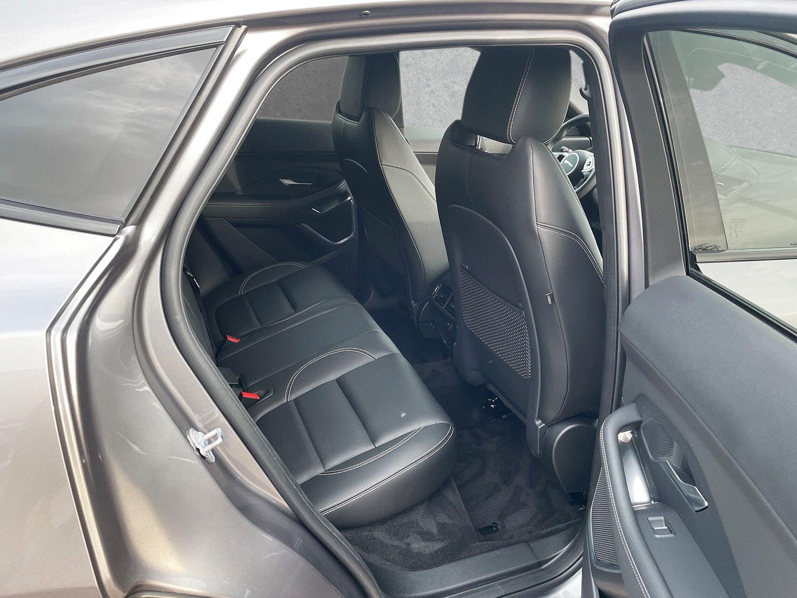 Jaguar E-Pace P250 AWD R-DYNAMIC SE  ACC LED