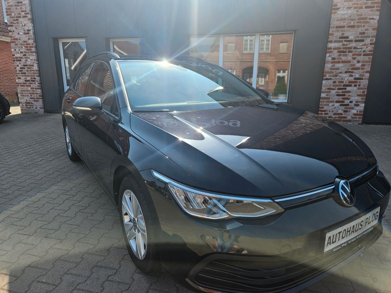 Volkswagen Golf VIII 2.0 TDI Variant Life - Samsaru's Car Outlet
