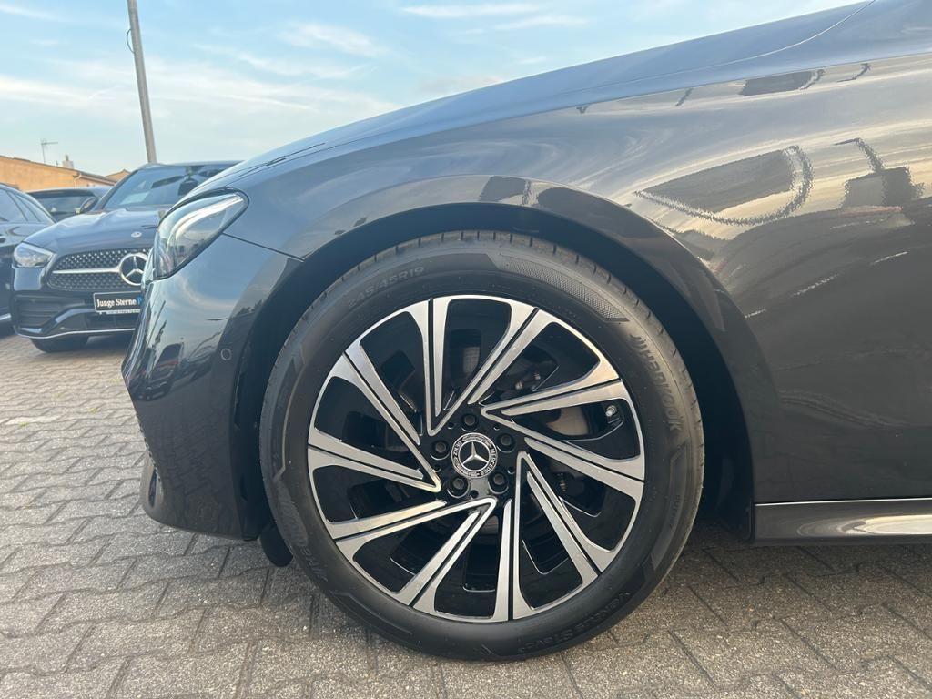 Mercedes-Benz E 200 - Samsaru's Car Outlet