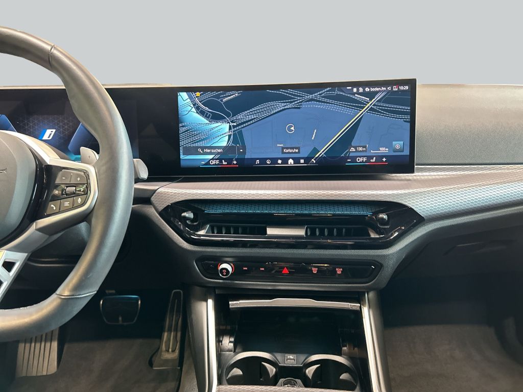 BMW 330e Touring xDrive Aut. M-Paket LED Pano AHK H&