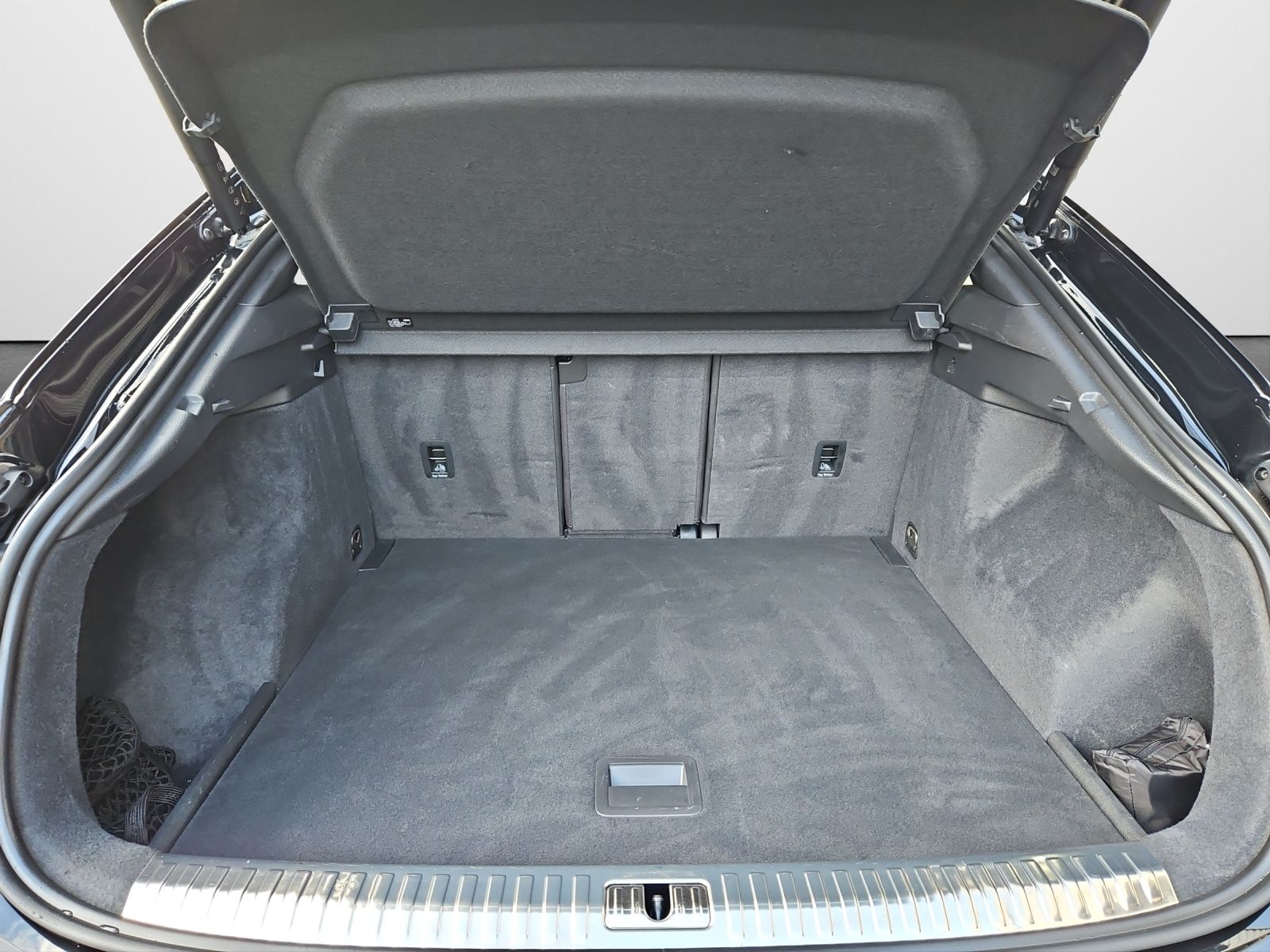 Audi Q3 Sportback 45 TFSI S tronic S line - Samsaru's Car Outlet