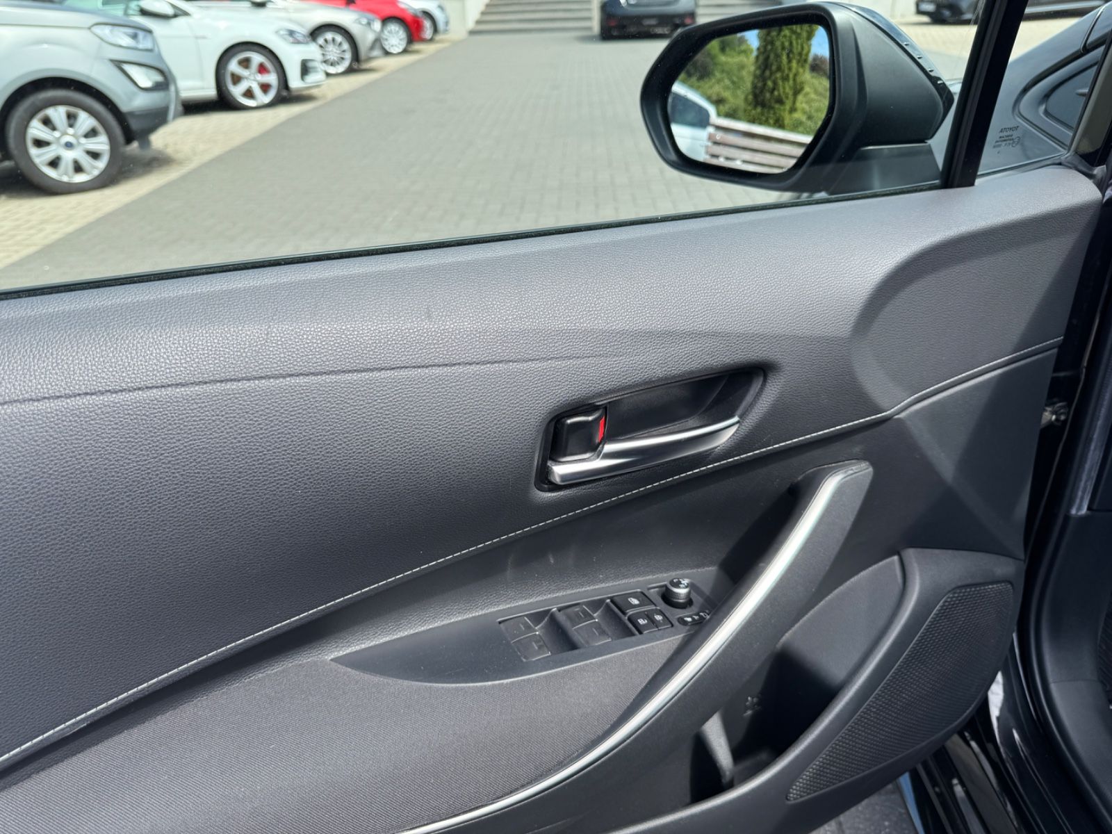 Toyota Corolla Touring Sports Hybrid Club - Samsaru's Car Outlet