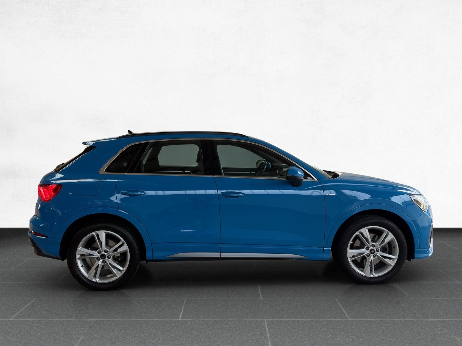 Audi Q3 S line 40 TFSI quattro S tronic /AHK/Pano/LED