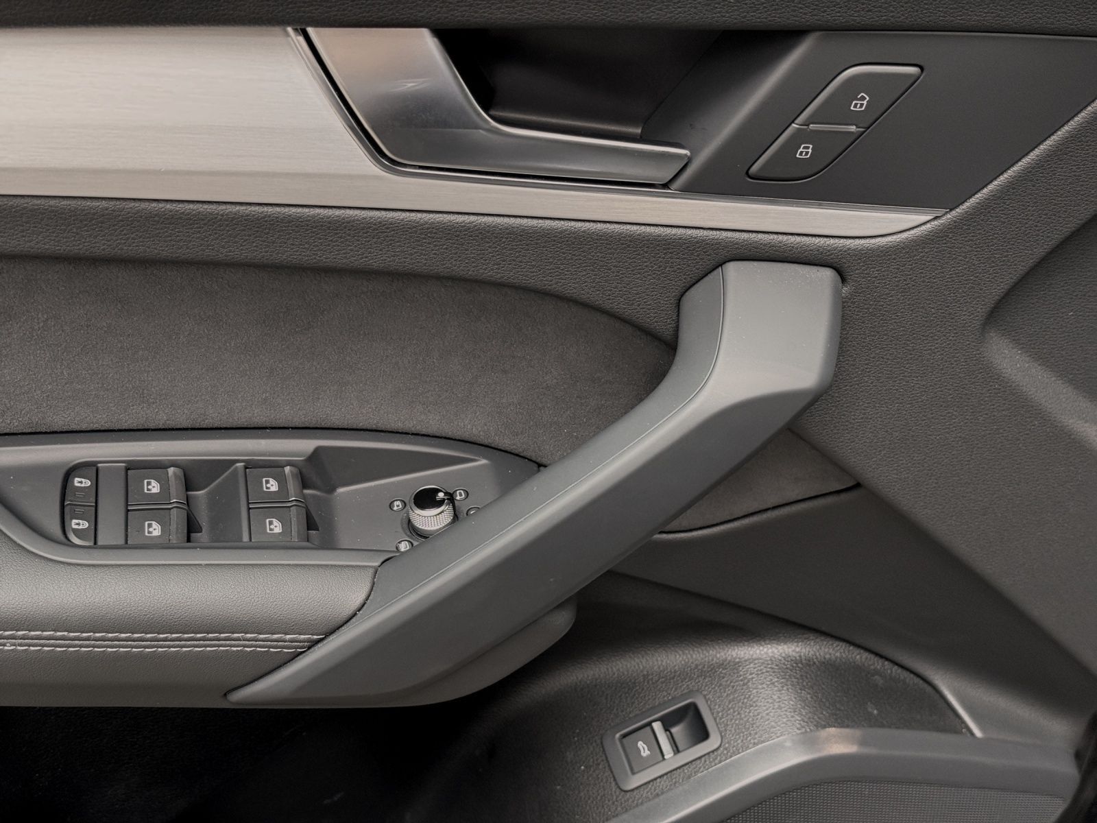 Audi Q5 45 TFSI Q S LINE - Samsaru's Car Outlet