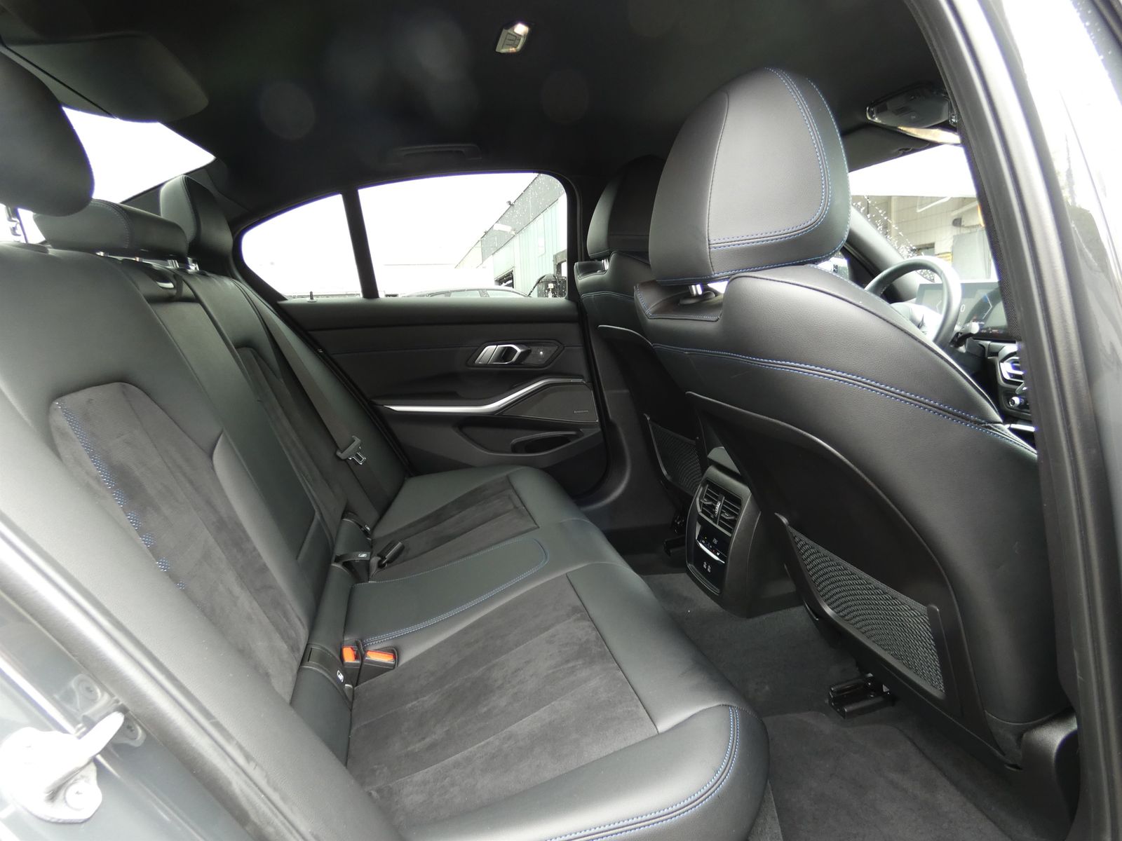 BMW 320d xDrive M Sportpaket - Samsaru's Car Outlet