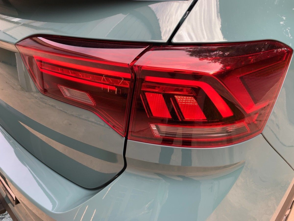 Volkswagen T-Roc 1.5 TSI R-LINE - Samsaru's Car Outlet