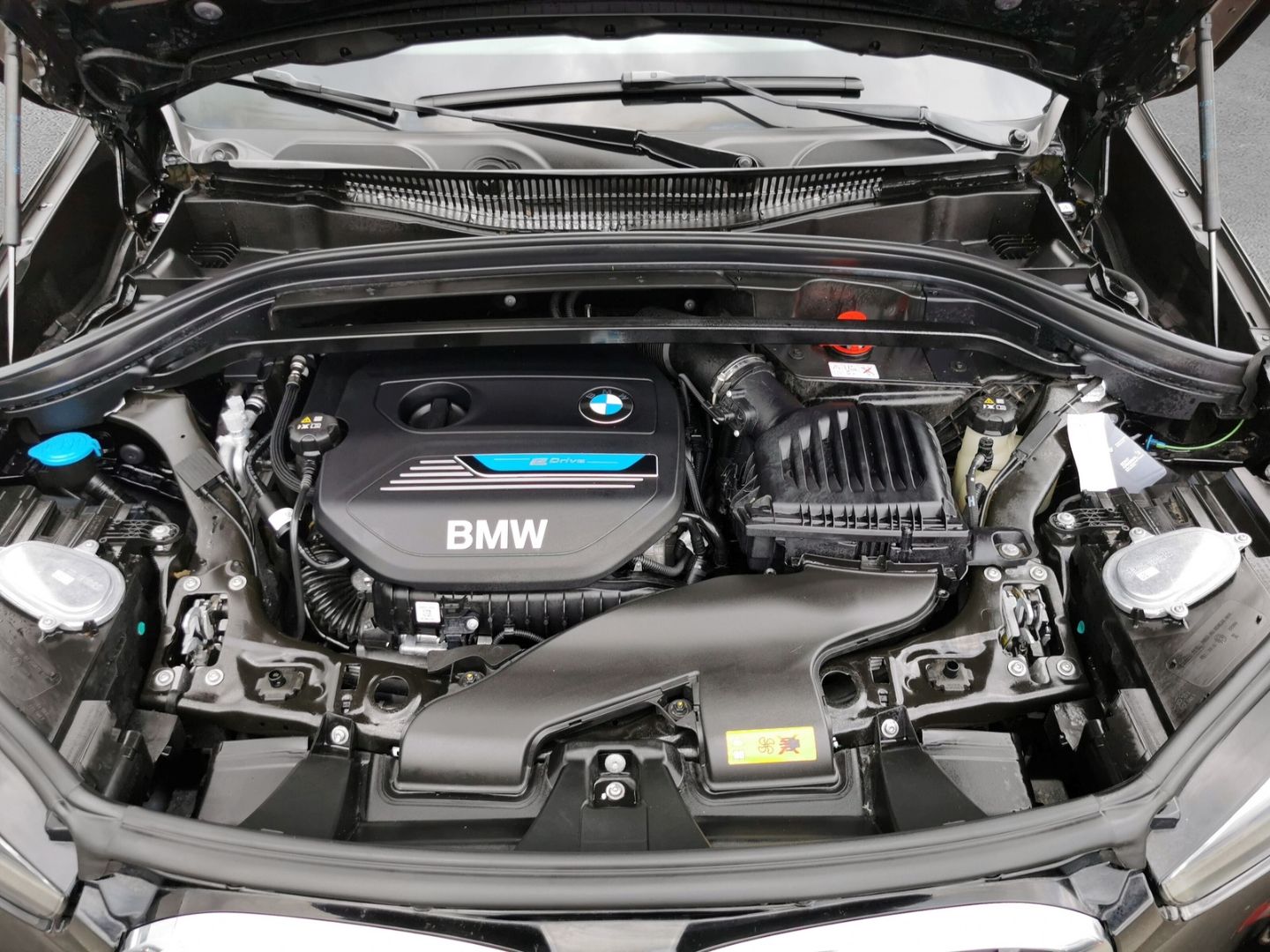 BMW X1 xDRIVE 25e ADVANTAGE - Samsaru's Car Outlet