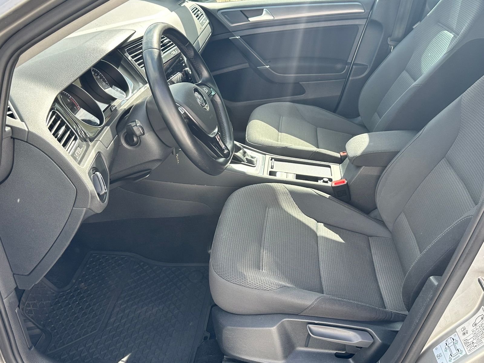 Volkswagen Golf VII Variant Comfortline DSG - Samsaru's Car Outlet