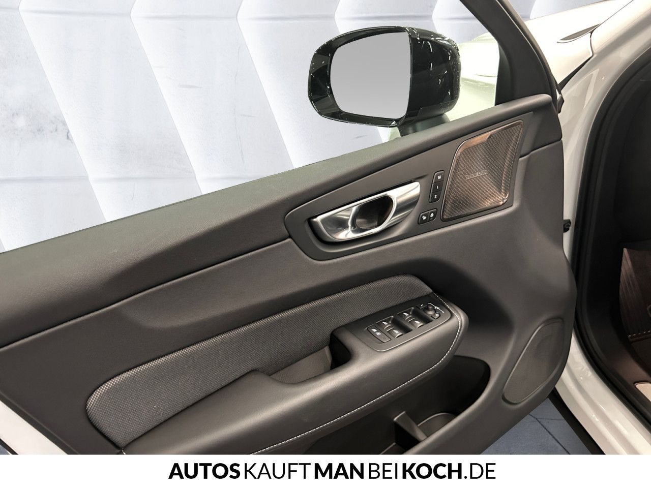 Volvo XC60 B5 AWD Plus Dark ACC BLIS AHK 4SHz VLED H&K