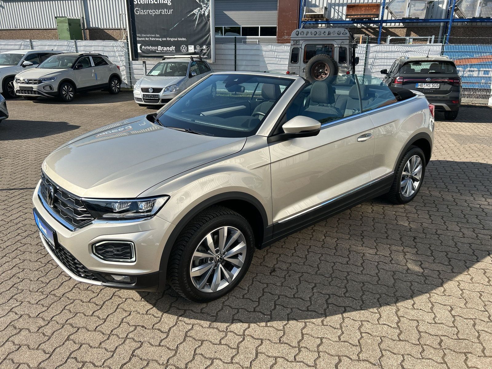 Volkswagen T-Roc 1.0 TSI Style - Samsaru's Car Outlet