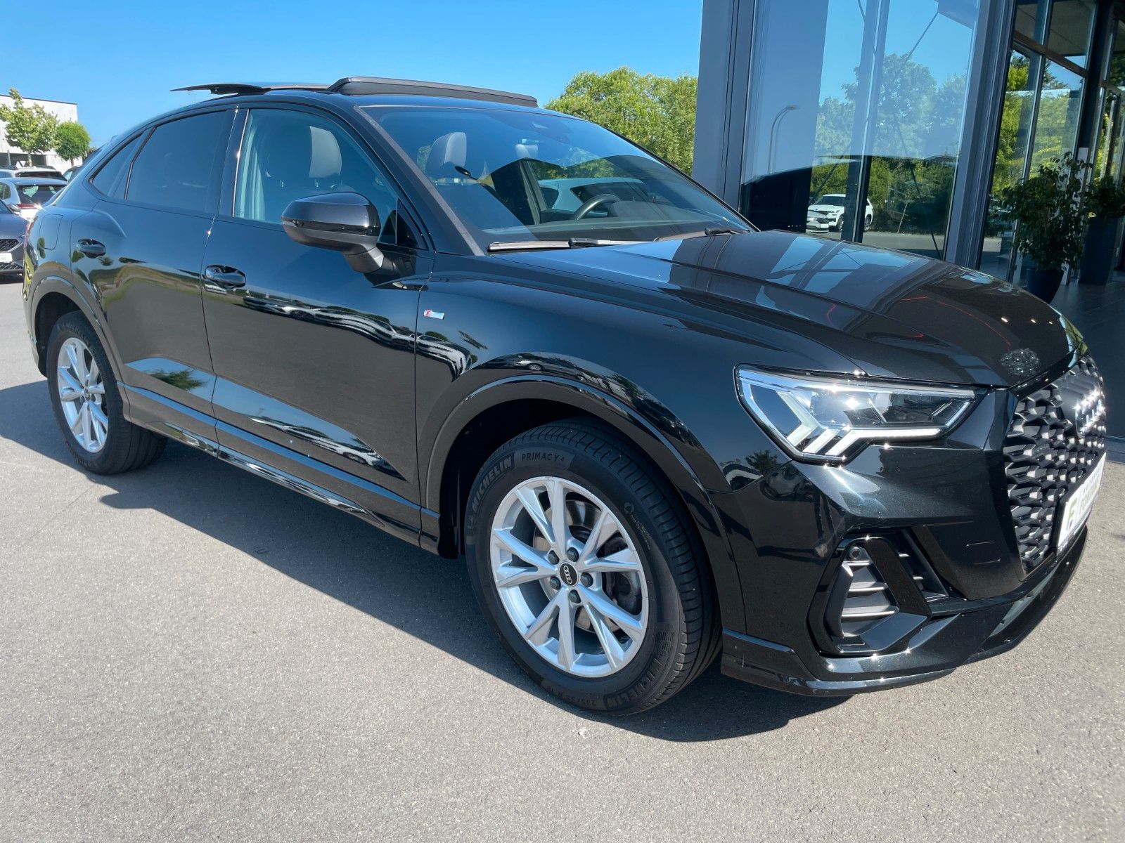 Audi Q3 Sportback 2,0TFSI quattro Sline Black - Samsaru's Car Outlet