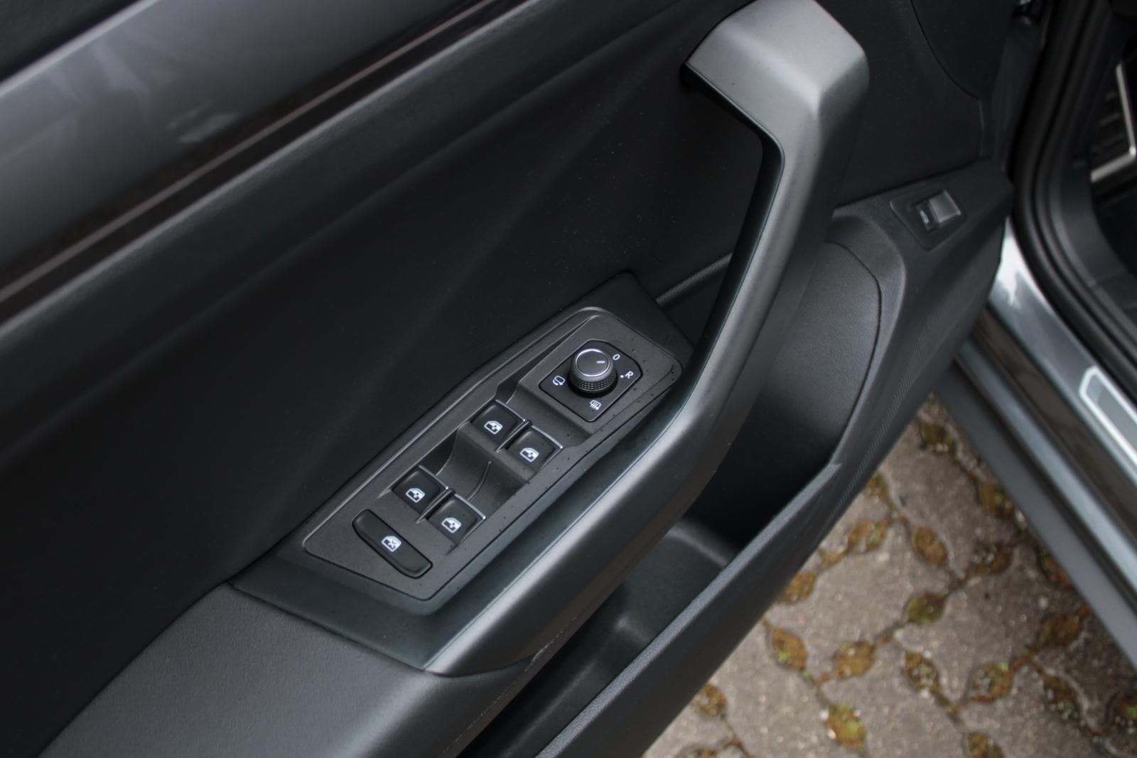 Volkswagen T-ROC 1.5TSI R-Line - Samsaru's Car Outlet
