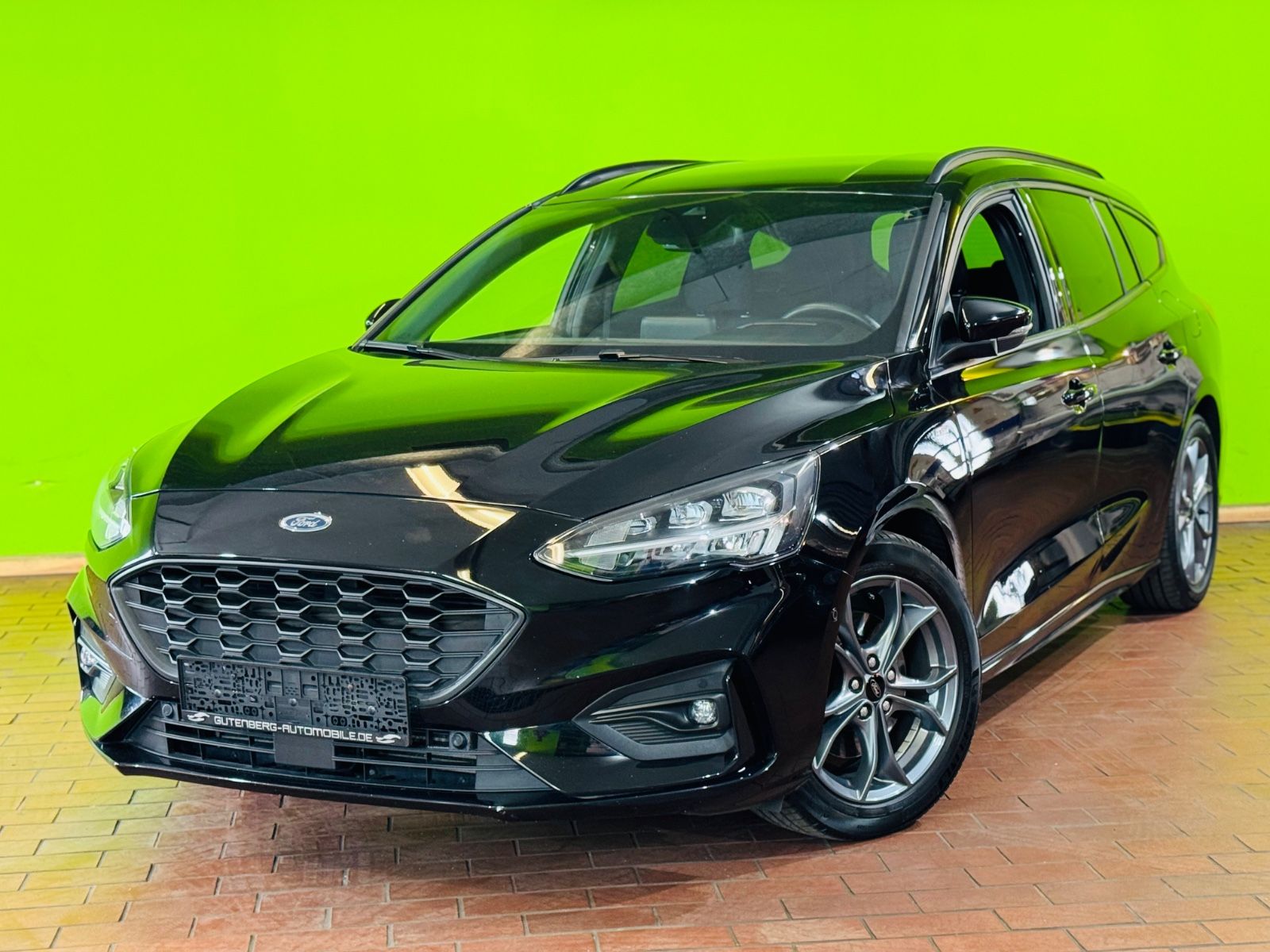 Ford Focus ST-Line - Samsaru's Car Outlet