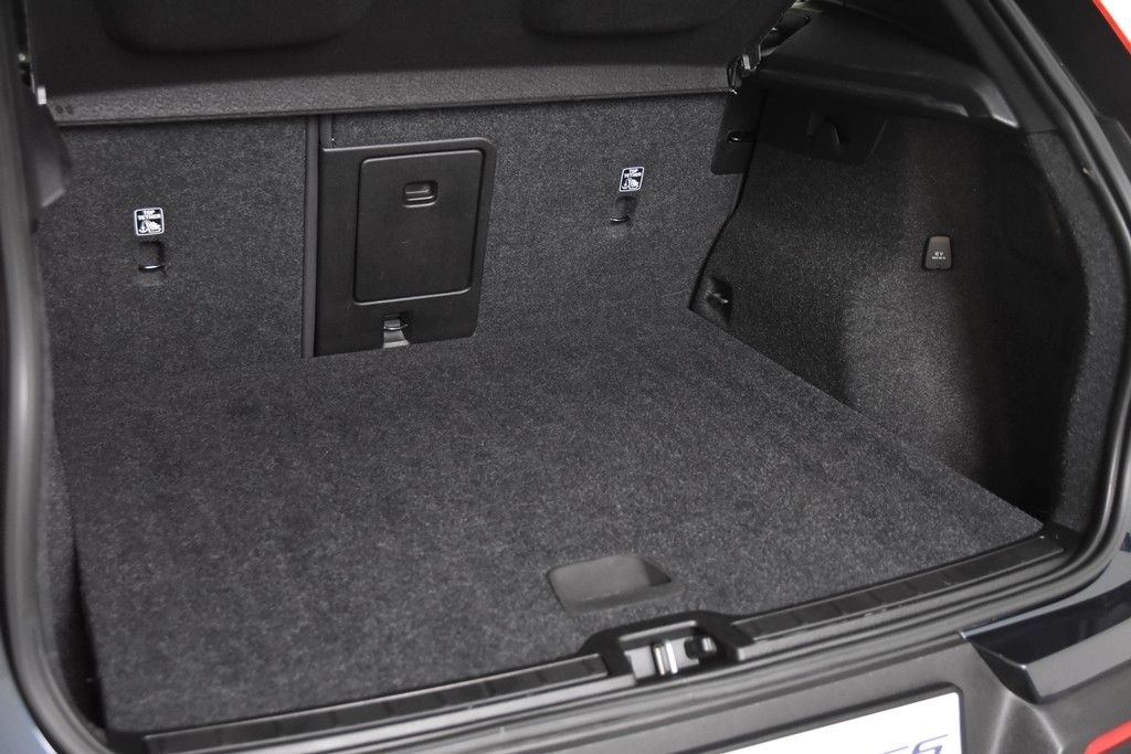Volvo XC40 T4 Recharge Inscription - Samsaru's Car Outlet