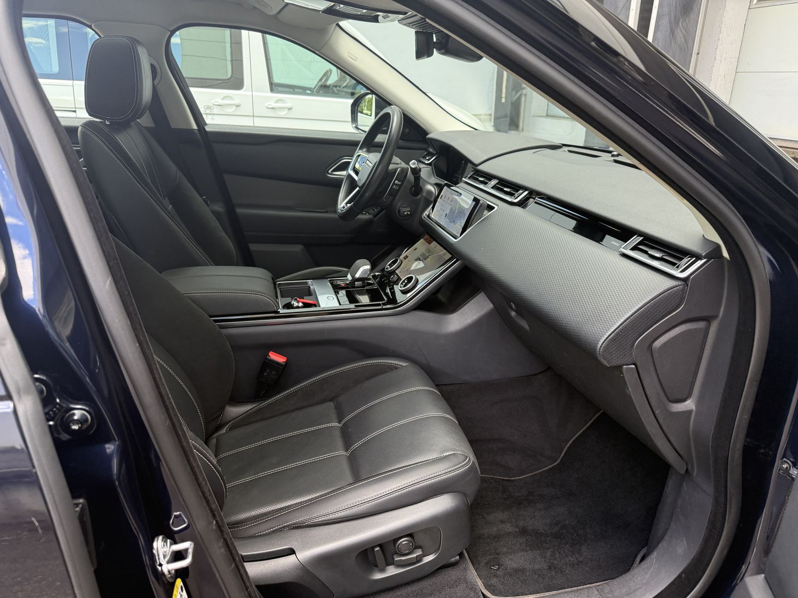 Range Rover Velar P400 - Samsaru's Car Outlet