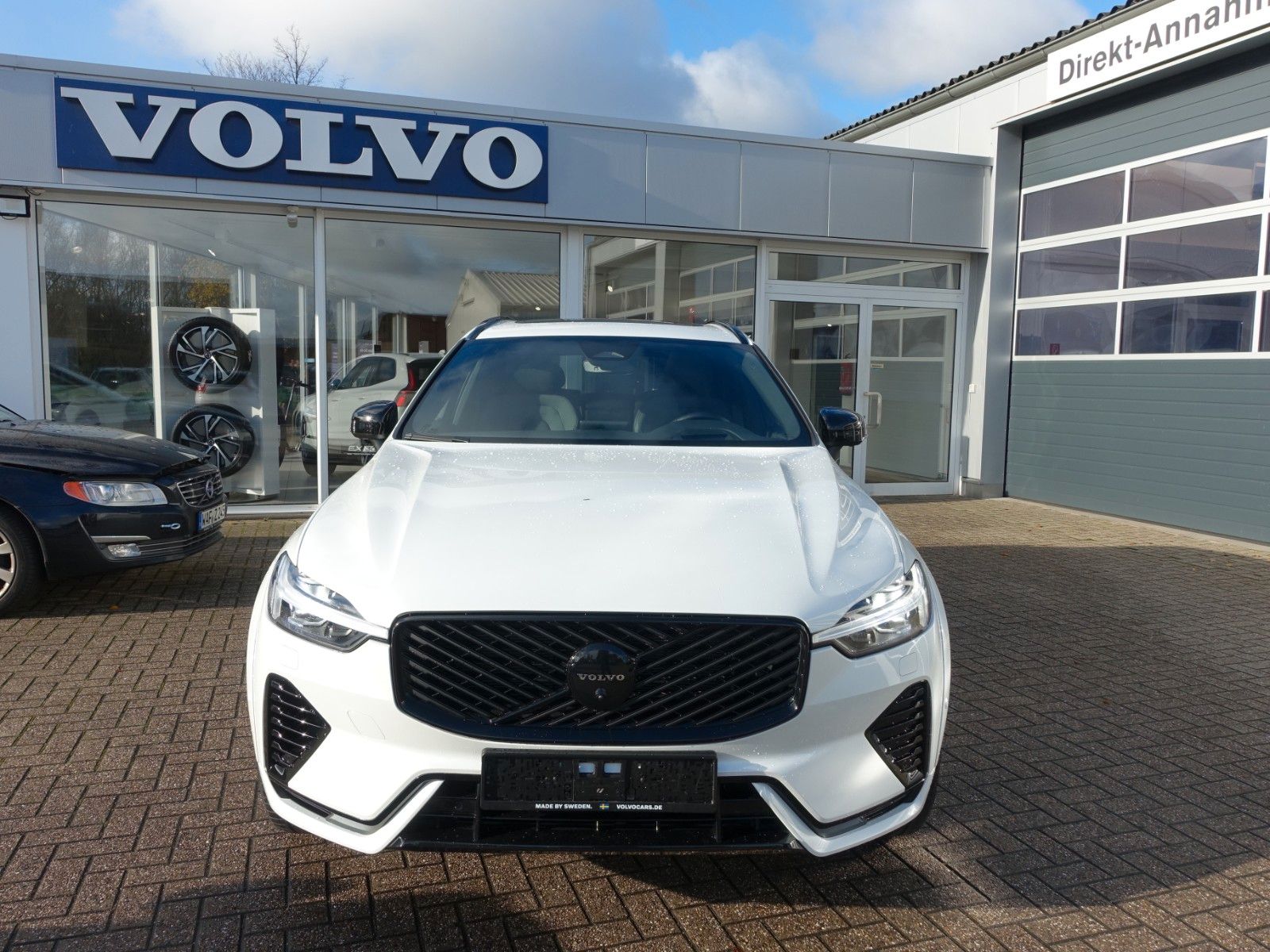 Volvo XC60 T6 Black Edition Plus Dark 360°/AHK/22"