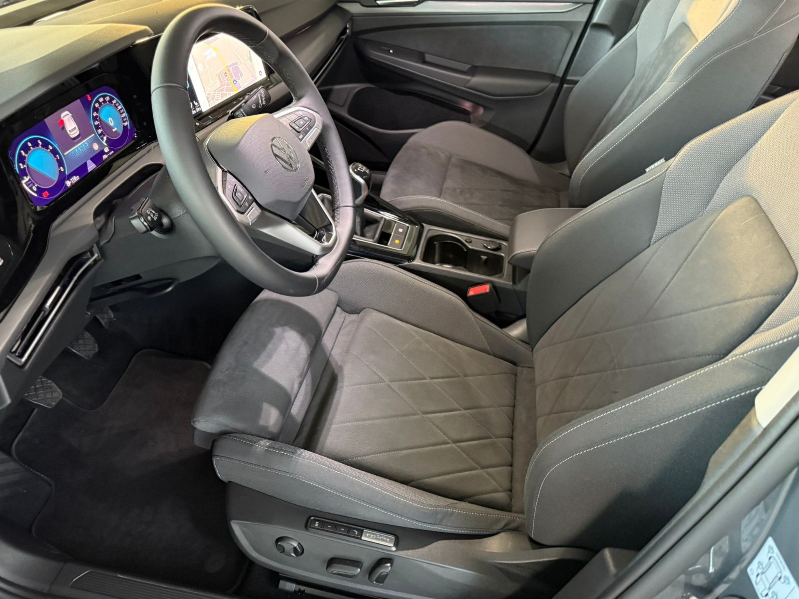 Volkswagen Golf VIII Lim. Style - Samsaru's Car Outlet