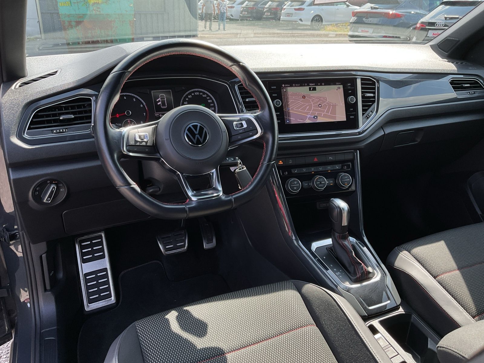 Volkswagen T-Roc 1.5 TSI DSG Sport R-Line - Samsaru's Car Outlet