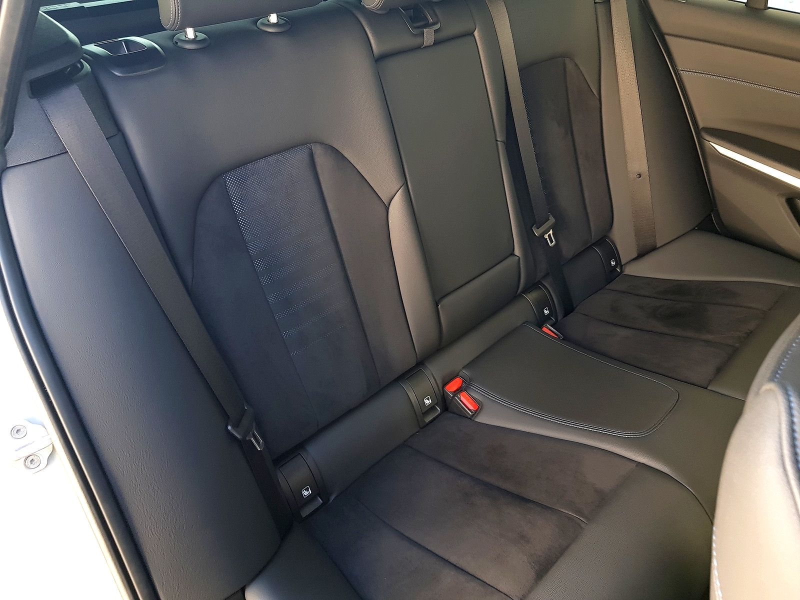 BMW 320d xDrive M-Sport - Samsaru's Car Outlet