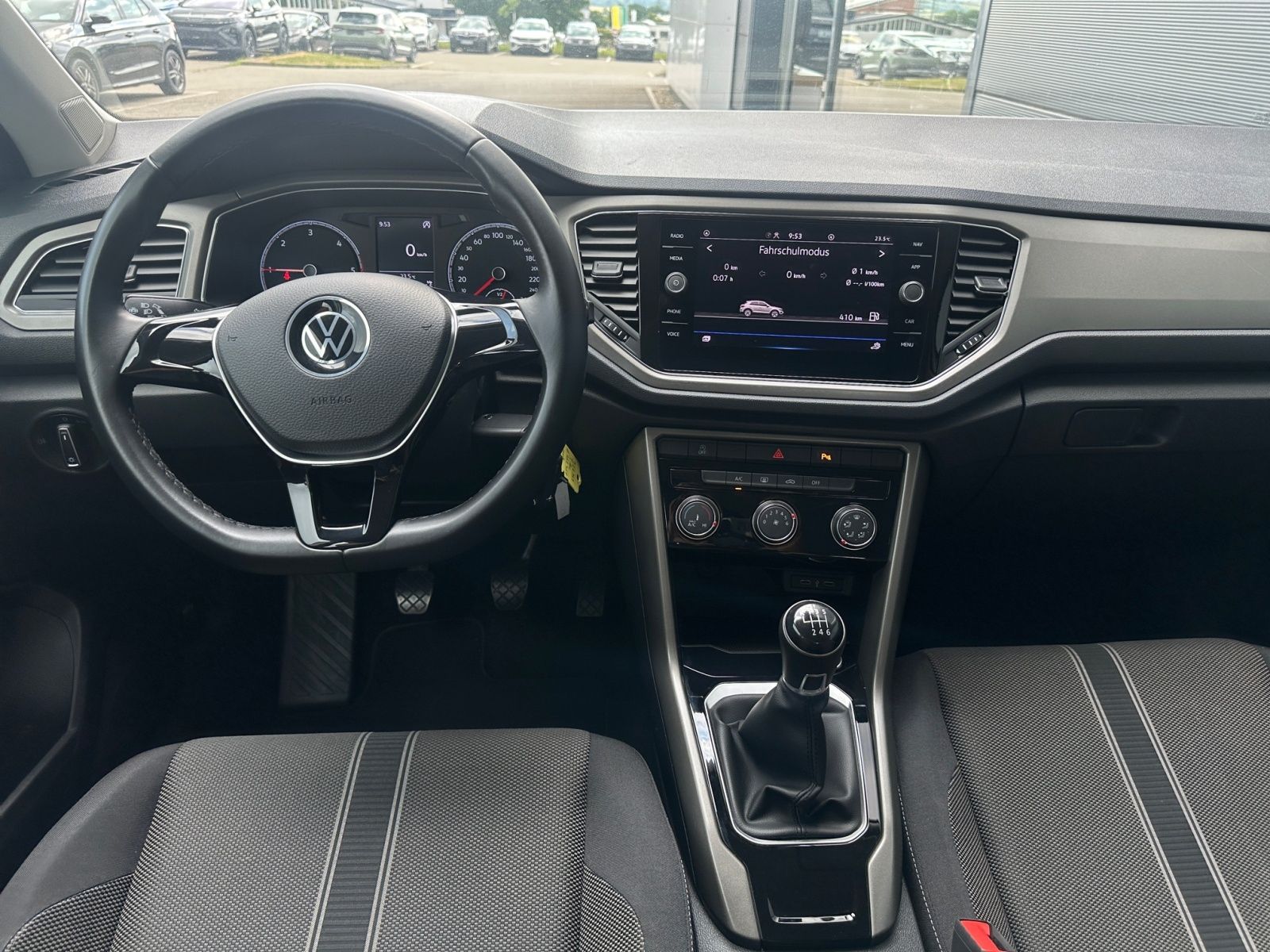 Volkswagen T-Roc 2.0 TDI Style - Samsaru's Car Outlet